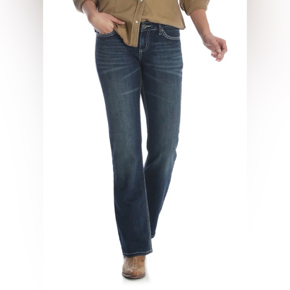 NWOT Women's Wrangler Shiloh Dark Wash Jean